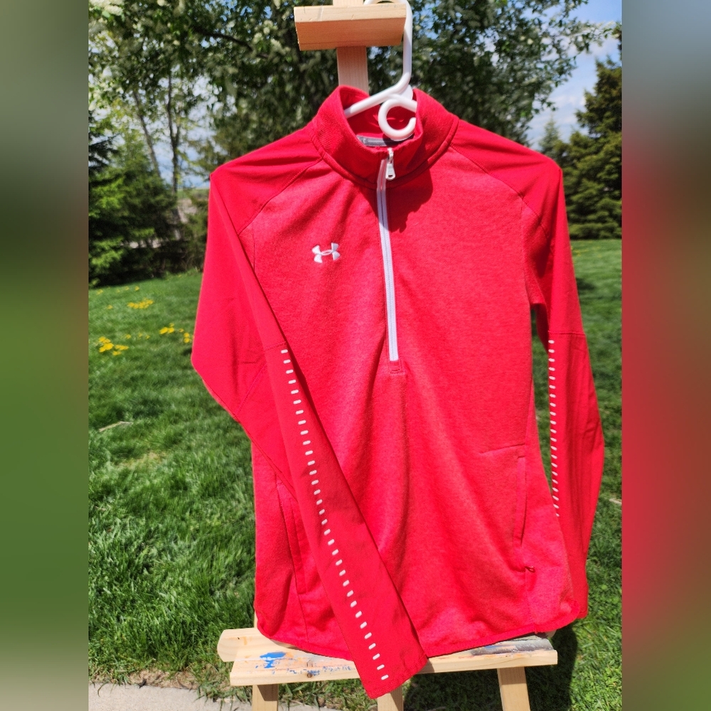 Lightweight Under Armour 1/4 zip size small